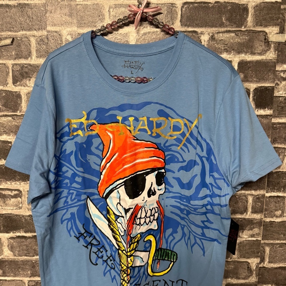 NWT Ed Hardy Skull Pirate Graphic T-shirt powder blue - Picture 2 of 11